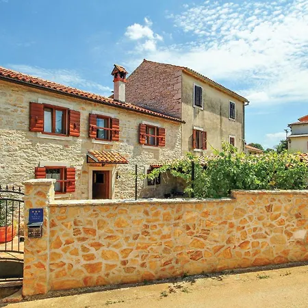 Beautiful In Nyaraló Prhati