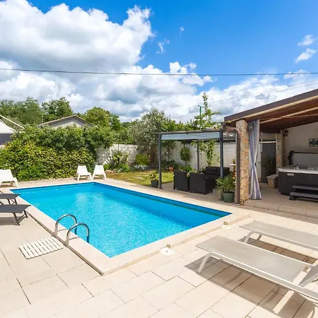 Beautiful In Feriehus Prhati